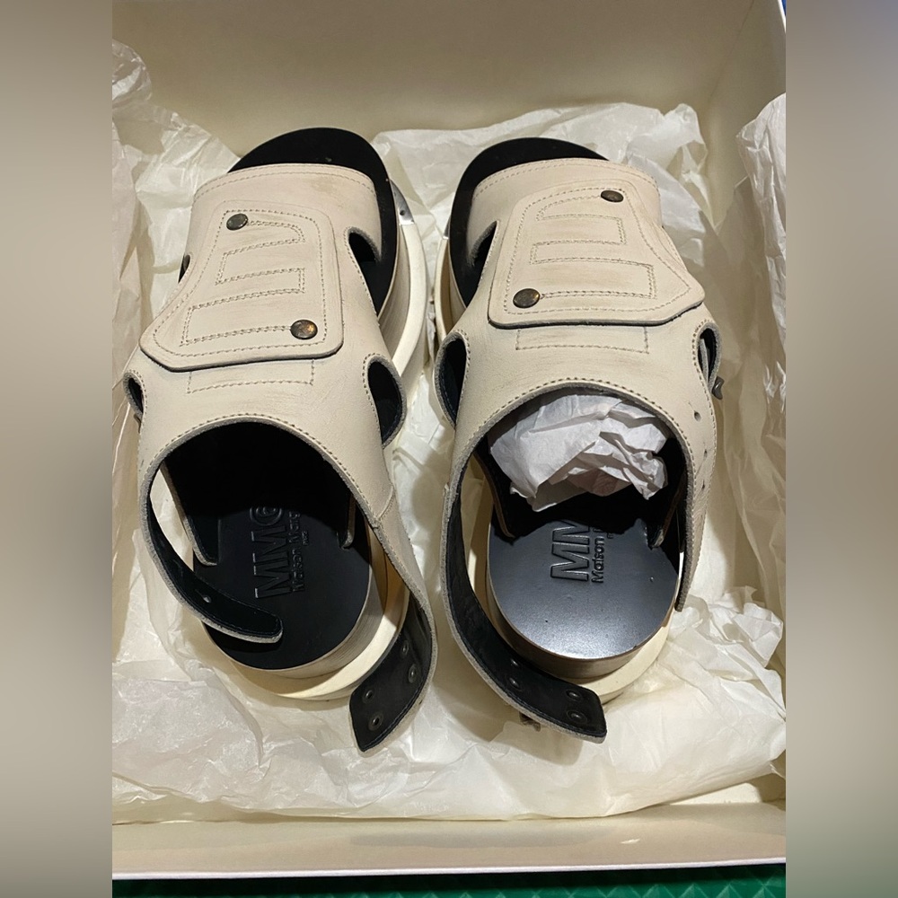 MM6 Maison Martin Margiela Men's Beige and Black Sandals